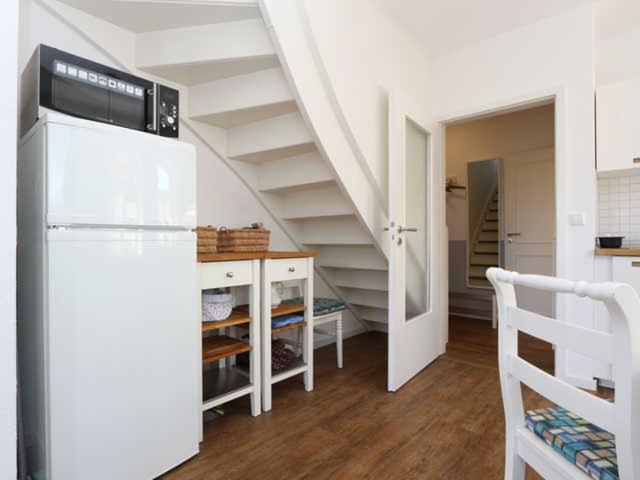 Min Ailoen Min Ailoen, 6 *